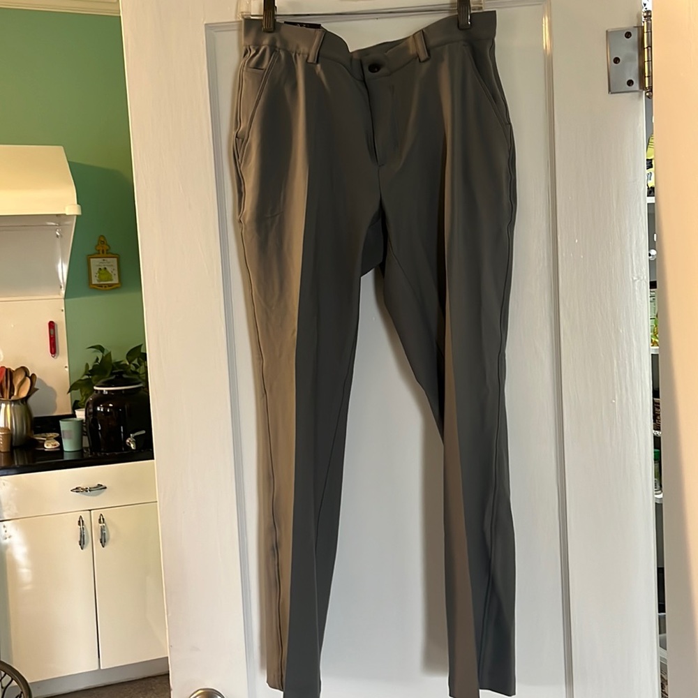2 pair Greg Norman men’s ML 75 micro Lux golf pants 32x30